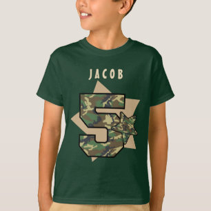 T-shirt 5ème Nom fait sur commande de Camo de garçon