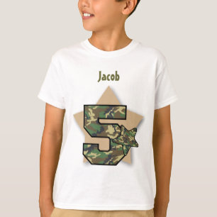 T-shirt 5ème Nom fait sur commande de Camo de garçon
