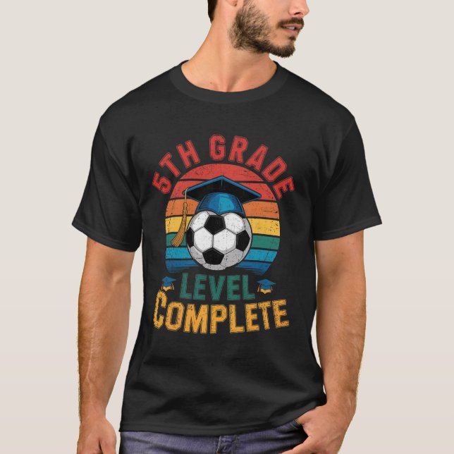 T-shirt 5th Grade Level Complete Soccer Boy Girl Last Day  (Devant)