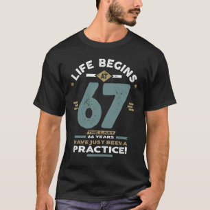 T-shirt 67e anniversaire - La vie commence à 67 ans