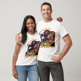 T-shirt A apporté aux enfants drôles d'animaux de zoo pare
