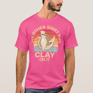 T-shirt A de l'argile dessus Poterie Sculpture Poterie cér