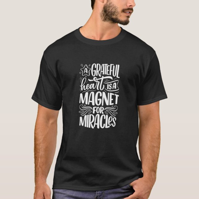 T-shirt A Grateful Heart is a Magnet for Miracles Inspirat (Devant)