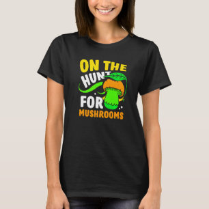 T-shirt À La Chasse Pour Les Champignons À La Récupération