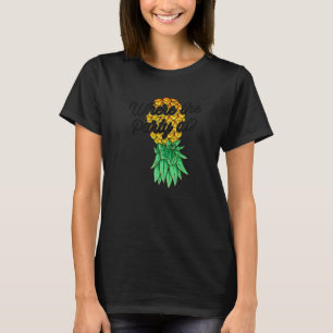 T-shirt À l'envers de l'ananas là où le Parti s'agenouille