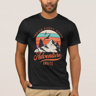 T-shirt À l'intérieur de chaque livre Adventure Awaits Hom