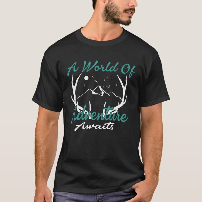 T-shirt A World of Adventure Awaits Outdoor Bushcraft Hiki (Devant)