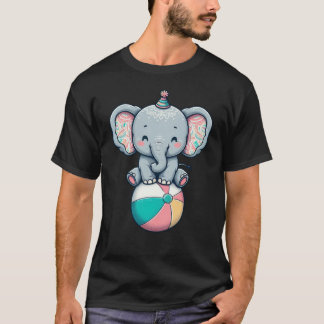 T-shirt Adorable éléphant de cirque sur un Beach Ball