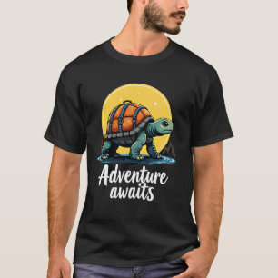 T-shirt Adventure Awaits est Randonnées Aventures est Plei