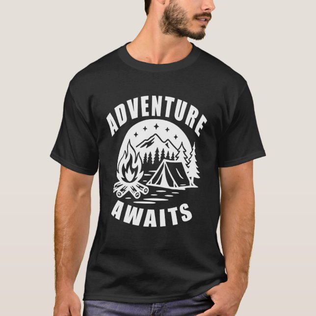 T-shirt Adventure Awaits Hiking (Devant)
