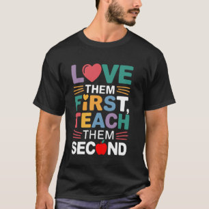 T-shirt Aimez-les d'abord, enseignez-leur ensuite Sc drôle