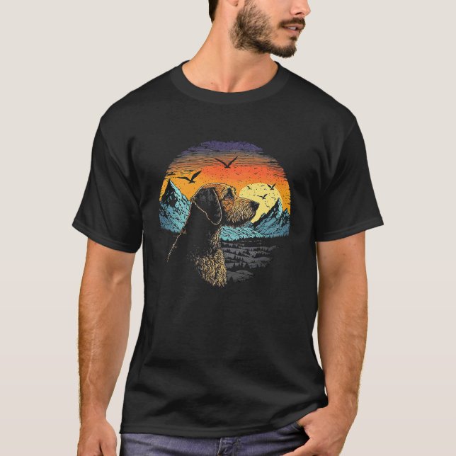 T-shirt Airedale Terrier Dog and Sun Rising Over Mountains (Devant)