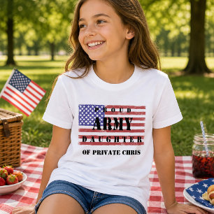 T-shirt Ajoutez le nom du parent Fière fille de l'armée T-