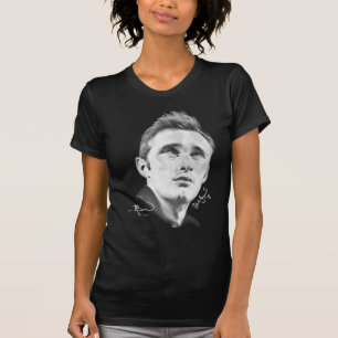 T-shirt "Alexandre Skarsgard" par Kristin Bauer
