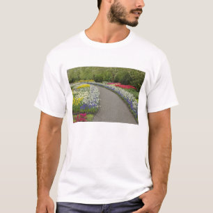 T-shirt Allée piétonne à travers les tulipes et les jonqui