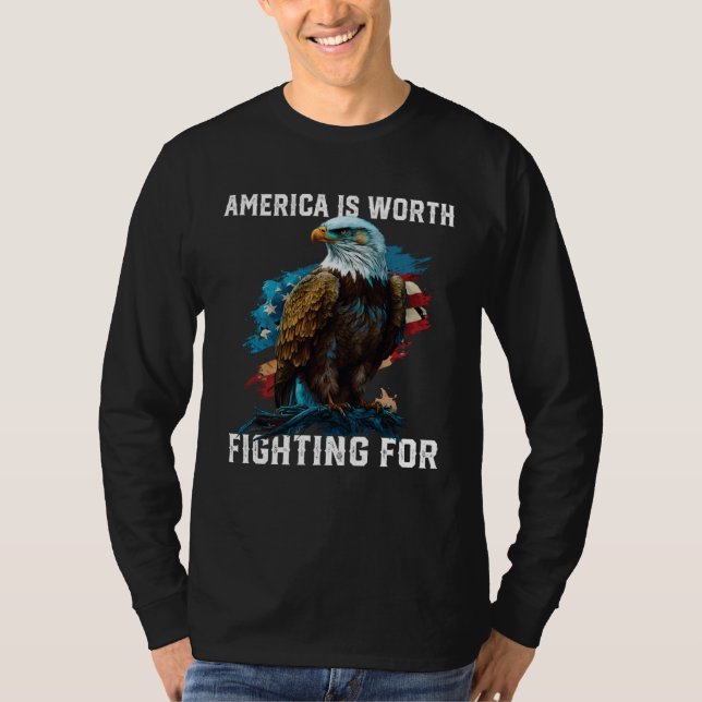 T-shirt America is Worth Fighting For American Bald Eagle  (Devant)