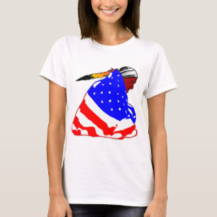 T-shirt Amérindiens Enveloppés Dans Un Drapeau Américai