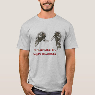T-shirt amis dans les endroits élevés
