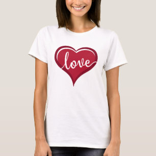 T-shirt amour dans les valentines cardiaques