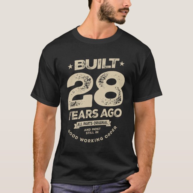 T-shirt Amusant 28e anniversaire âge 28 ans (Devant)