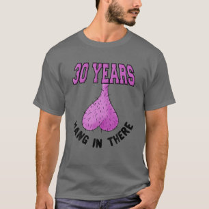T-shirt Amusant 30E Anniversaire 30 Ans Accroché Là