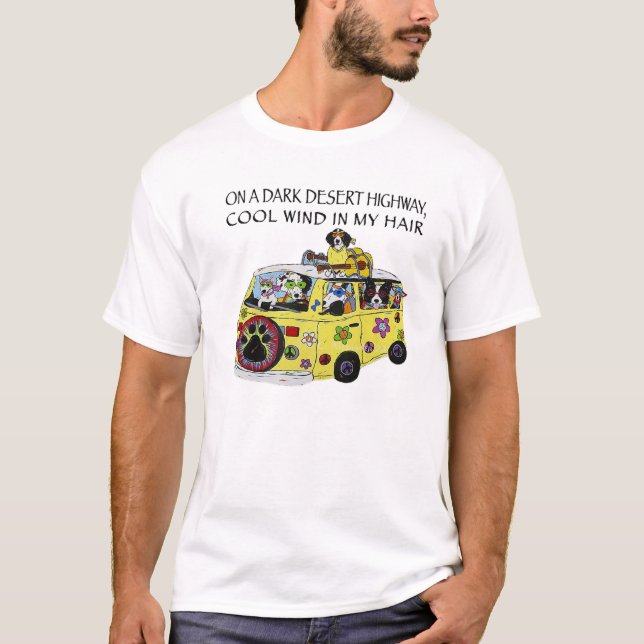 T-shirt Amusant Sur Une Route Du Désert Sombre Chien Resse (Devant)