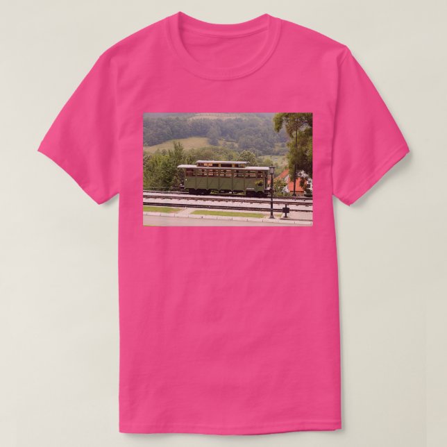 T-shirt ancien wagon ferroviaire sur les rails (Design devant)