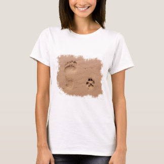 T-shirt Animal familier et empreinte de pas dans le sable