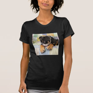 T-shirt Animaux de bébés cutest   Shy Old English Bulldog