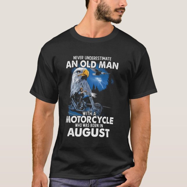 T-shirt Août Ne Sous-Estime Jamais Un Vieux Homme À Moteur (Devant)