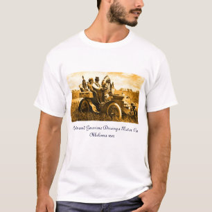 T-SHIRT APACHES ET GERONIMO CONDUISANT UNE VOITURE À MOTEU