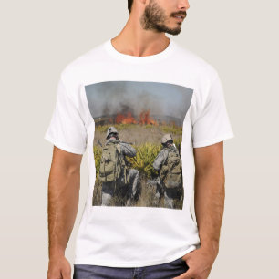 T-shirt Appel de soldats dans l'information