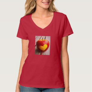 T-shirt "Apple Love" Jolie photo. Acheter maintenant