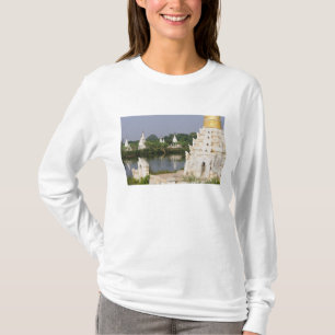 T-shirt Asie, Myanmar (Birmanie), Mandalay. Un bouddhiste