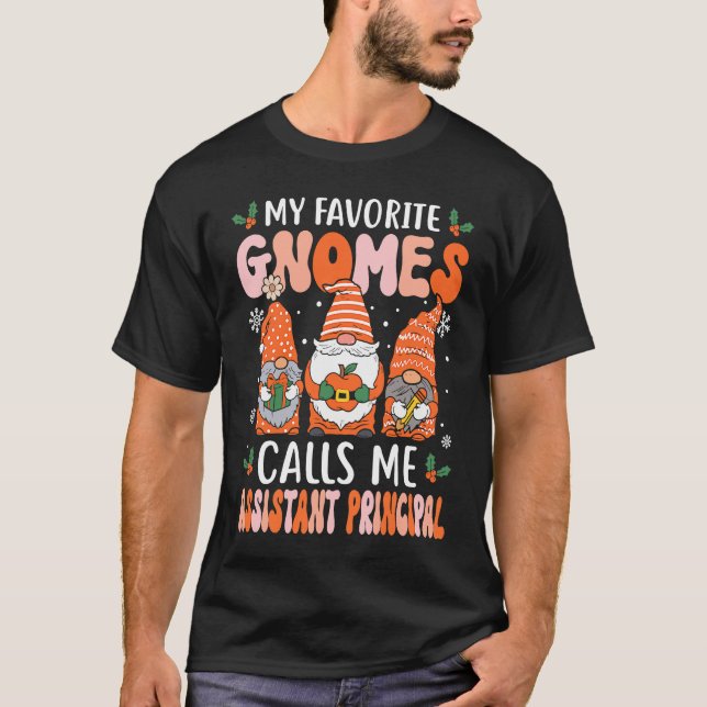 T-shirt Assistant Principal Christmas Gnomes Front Office (Devant)