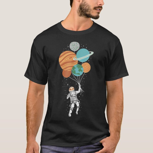 T-shirt Astronaut Avec Planètes Dans La Fente De Vêtements (Devant)