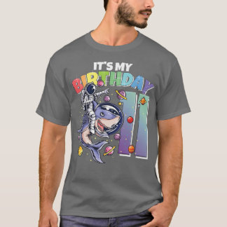 T-shirt Astronaut sur requin 11e anniversaire garçon fille
