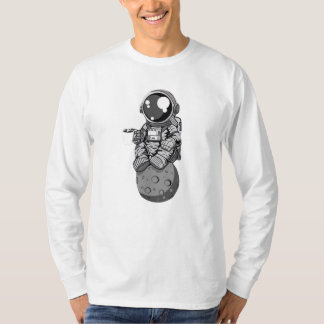 T-shirt astronut assis sur la lune