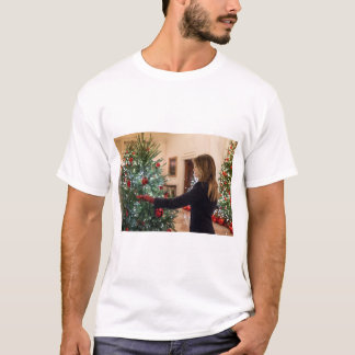 T-shirt Atout de Melania décorant l'arbre de Noël