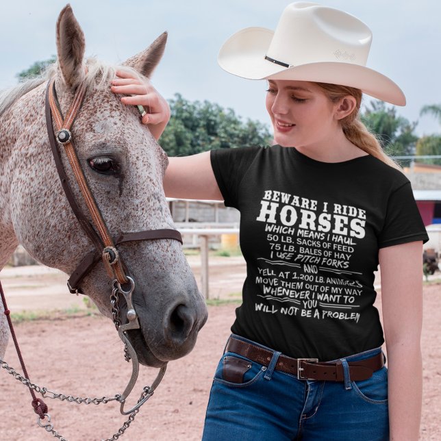 T-shirt Attention Je Ride Chevaux Drôle Equestrian Grange  (Créateur téléchargé)
