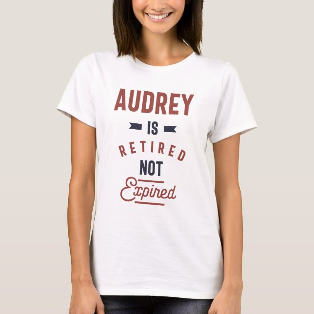 T-shirt Audrey est retraitée non expirée (Devant)