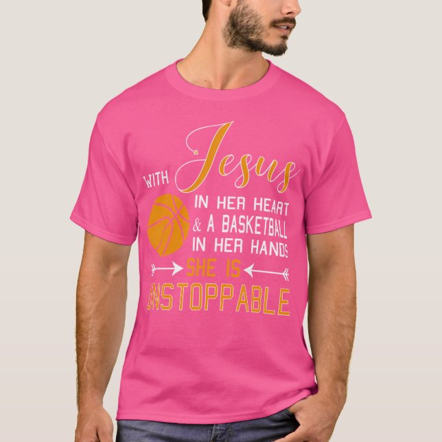T-shirt Avec Jésus Dans Son Coeur Un Basket Dans Ses Mains (Devant)