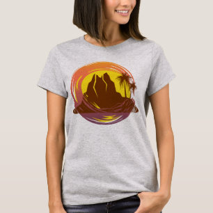 T-shirt Badge avec paysage volcanique tropical et palmiers