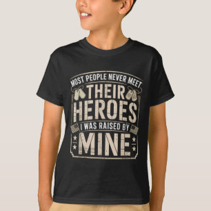 T-shirt Badge de l'aigle élevé de fille de vétéran de Viet