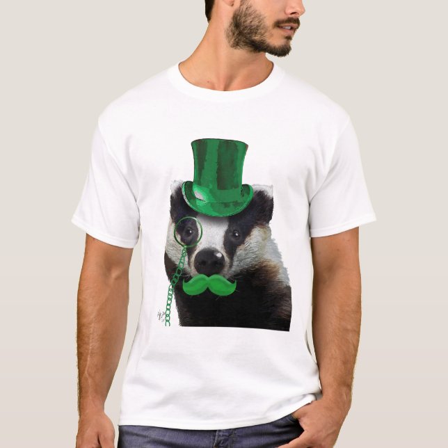 T-shirt Badger avec chapeau vert et moustache (Devant)