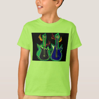 T-shirt badine la chemise avec les guitares tirées par la