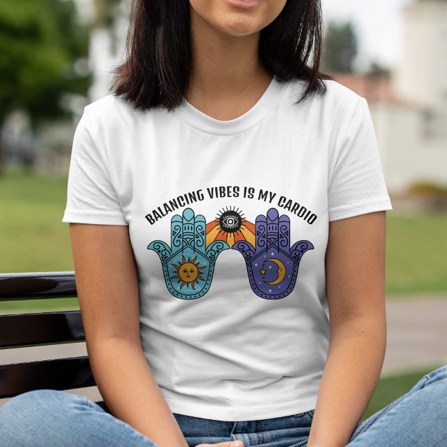 T-shirt Balancing Vibes Soleil & Lune Celestial Hamsa (Balancing Vibes Sun & Moon Celestial Hamsa T-Shirt)