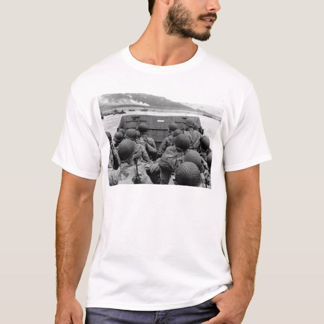 T-shirt Barge de débarquement de LCVP approchant la plage (Devant)
