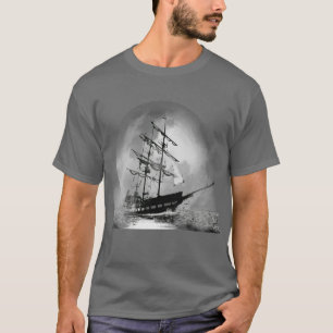 T-shirt Bateau pirate naviguant hors de la lune de brouill