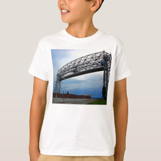 T-shirt Bateau sous le pont d'ascenseur